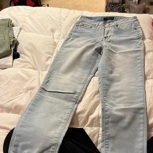 High wasted washed jeans